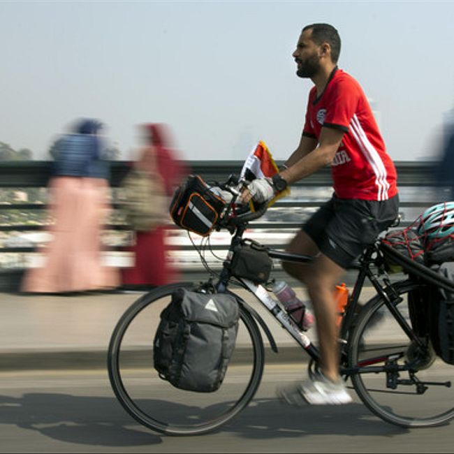 Египтянин отправился на ЧМ в Россию на велосипеде