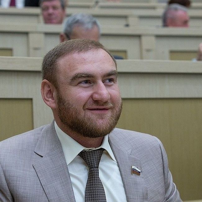 У сенатора Арашукова изъяли сабли и золотые слитки, а Кокорина с Мамаевым могут уже завтра освободить