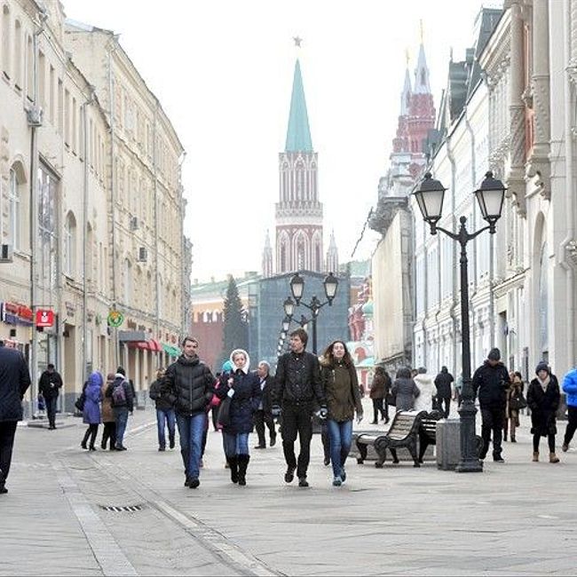 Москва таинственная: почему в сквере на Никольской никто не может сидеть и как эта улица стала первой во всем