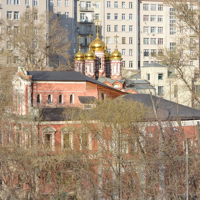 Москва таинственная: за что в средние века убивали жильцов на Берсеневке и как «Дом на набережной» спас... храм