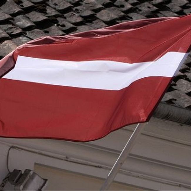 Спрос на гражданство Латвии продолжает падать