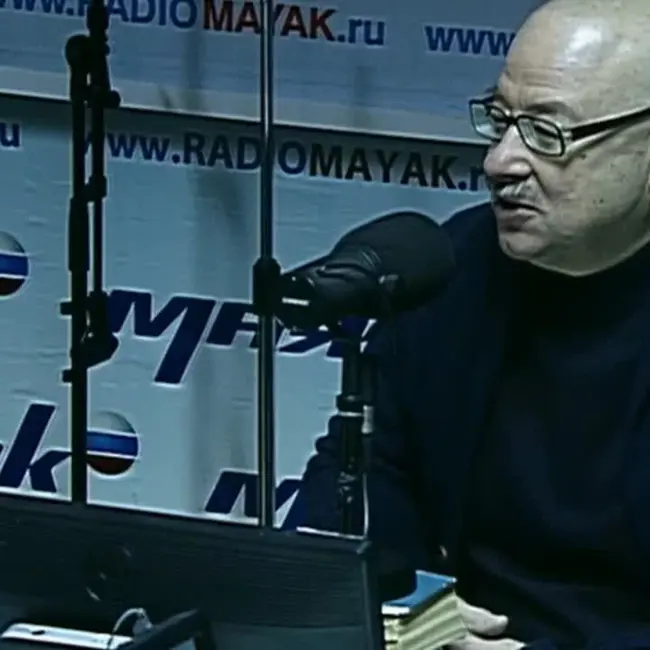 Социальное "лицо": почему мы надеваем маски в обществе и стараемся казаться лучше?