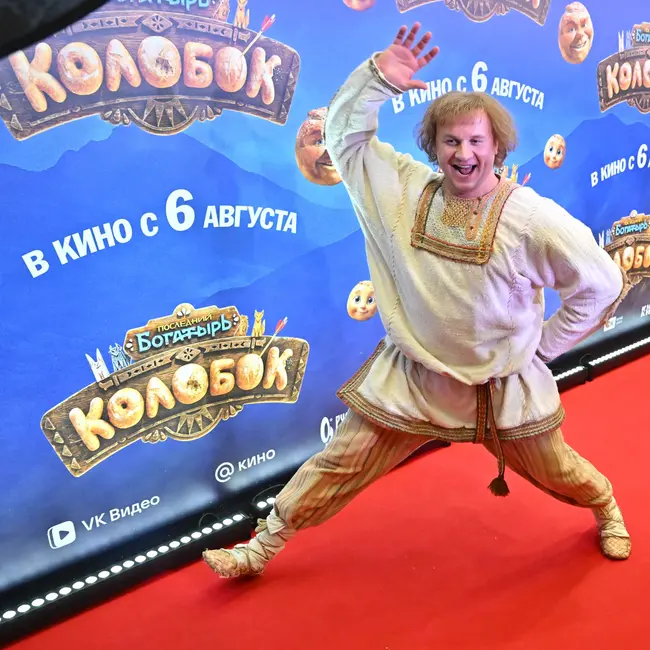 Слушаем шансон про колобка, который сбежал от волка и медведя в погонах