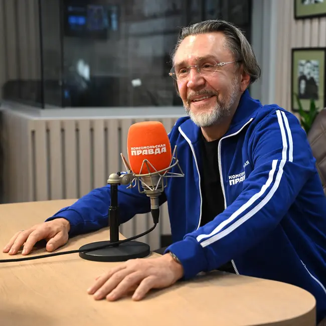 Шнуров поздравил себя с днем рождения новой плохой песней «Зверь»