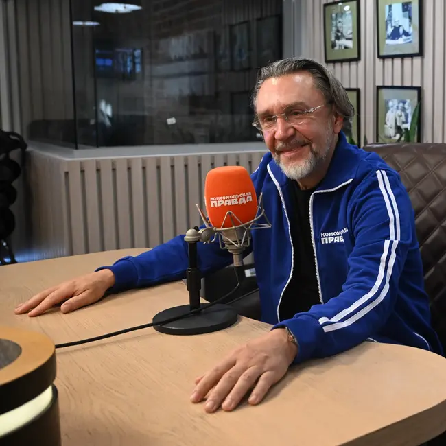 «Ленинград» и Шнуров поют про упущенное лето и рифмуют «бал» с матерным словом