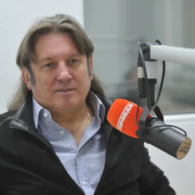 Юрий Лоза раскритиковал ИИ-хит Канье Веста «Silver Night». Его «Плот» лучше