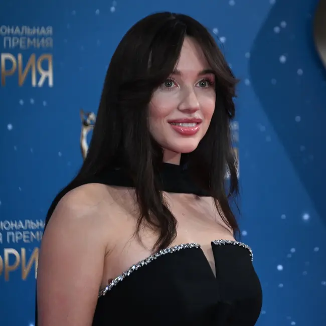 MIA BOYKA спела «Экспонат». Но к «Лабутенам» «Ленинграда» песня не имеет никакого отношения