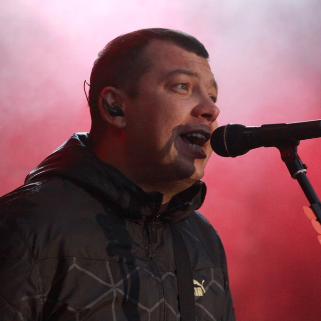 Сергей Бобунец выпустил сольную песню уровня «Смысловых галлюцинаций» «Боже храни андеграунд»