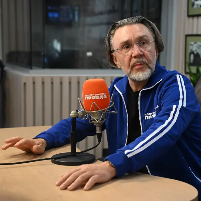 Сергей Шнуров и «Ленинград» посвятили песню Брэду Питту, который снова начал пить