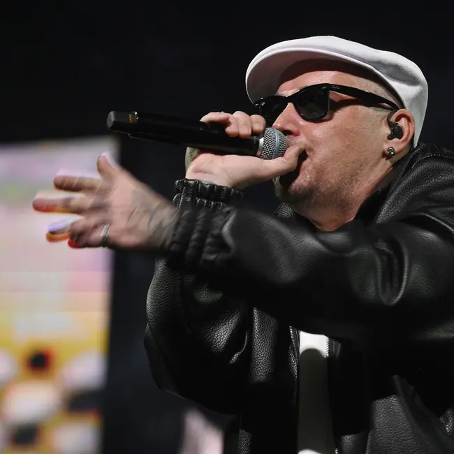 Гуф назвал свою девушку «сукой» в новой песне «Молча»