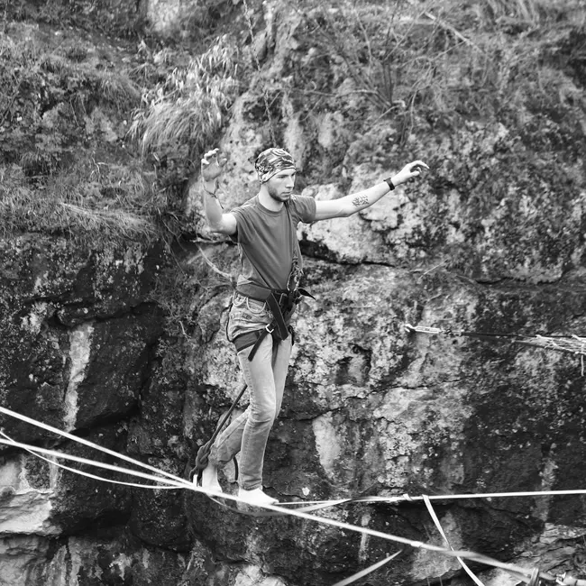 Прогулки на высоте. Слэклайнер и фотограф из Владикавказа Владимир Гаппоев