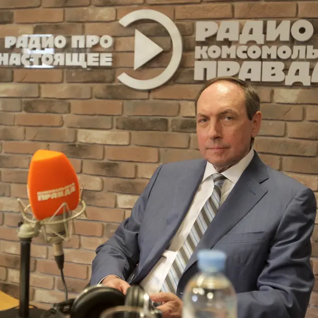 Вячеслав Никонов: Живём у посла России в США. Кормят хорошо