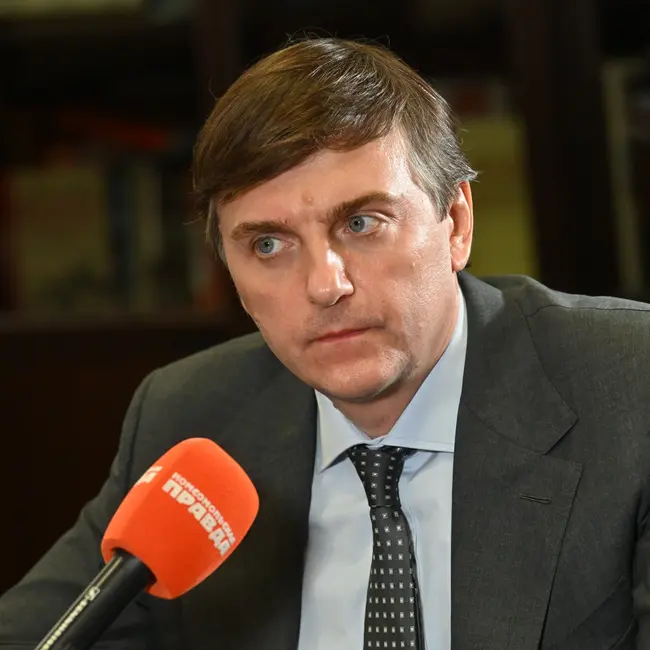 Глава Минпросвещения Сергей Кравцов - про единые учебники в школах, ИИ в образовании и оценки поведения