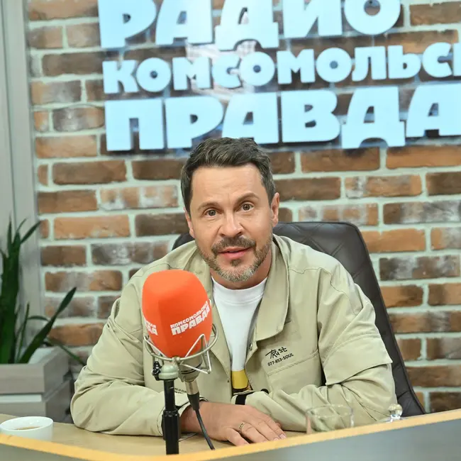 Павел Деревянко — о воспитании дочек, семейном бизнесе и озвучке Шарика из «Простоквашино»