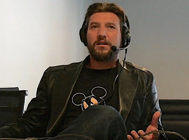 АЛЕКСАНДР УСТЮГОВ, актер и мотоциклист дал интервью радиостанции МОТОРАДИО