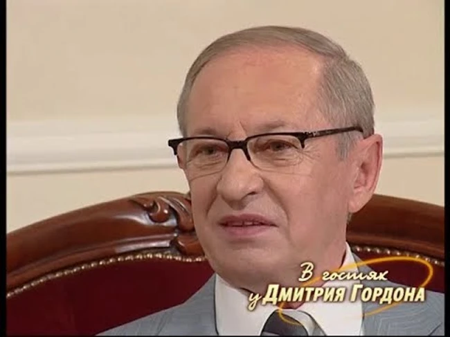 Базилевич: Оказавшись временно безработным, я примерно за месяц изваял барельеф мамы