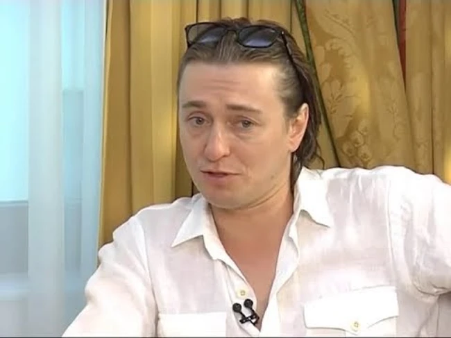 Безруков: Смотришь, что власть имущие творят, и поражаешься: "Какой наивный народ — свято им верит"