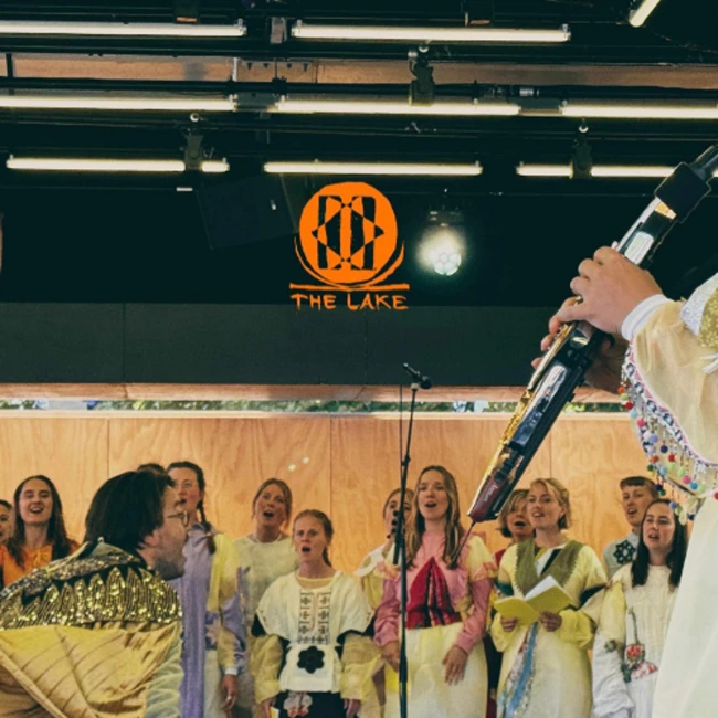 Interview: Lille Solstråle sad og så på Månen at Roskilde Festival 2025