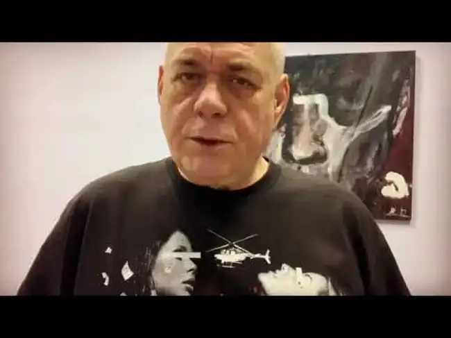 Мне люди сказали, хлопотливая тётенька Владимир Соловьёв обещала ко мне приставать