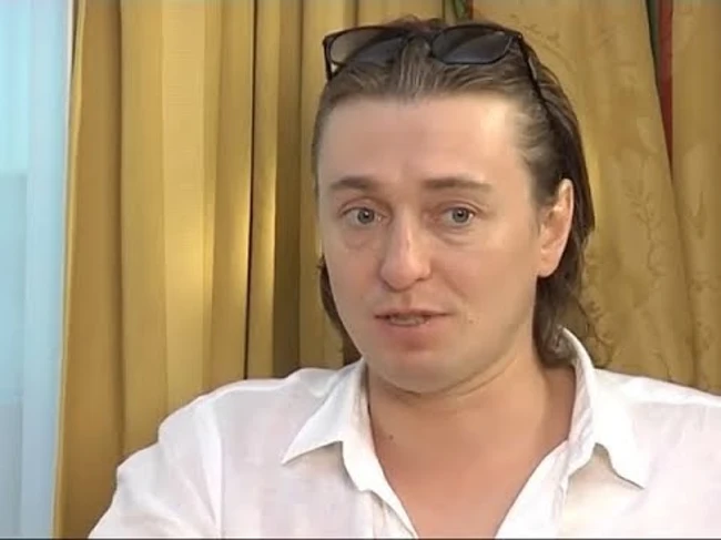 Безруков поет Гордону свою песню на стихи Есенина