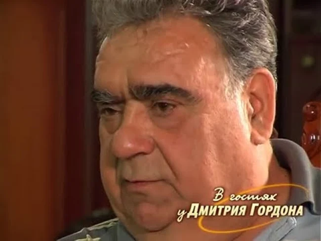 Алексеев: У меня две любимые песни: "Прекрасна жизнь при коммунизме" и "Не сыпь мне соль на рану"