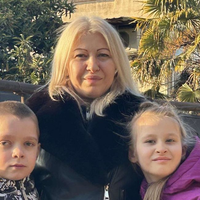 Многодетная мать, обвиняемая в дискредитации армии, покинула Россию вместе с детьми