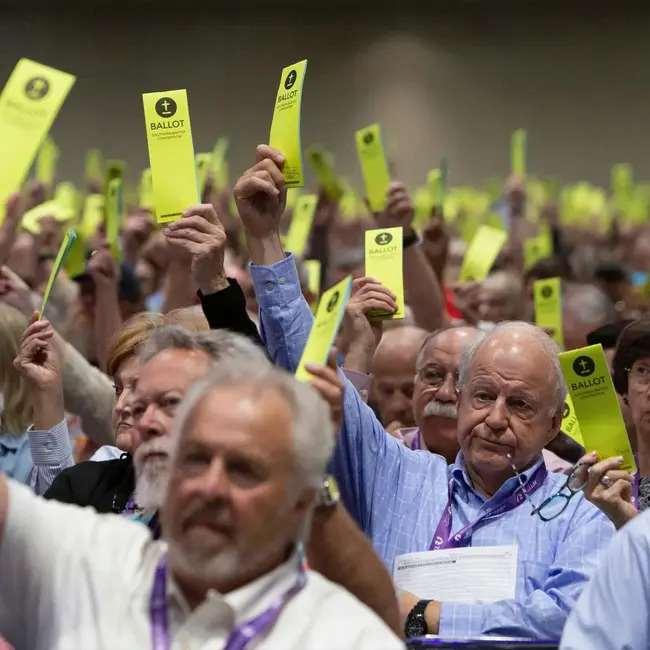 Evening Wire: Trump Endorses Susan Collins & Baptists Ban Female Pastors? | 6.11.26