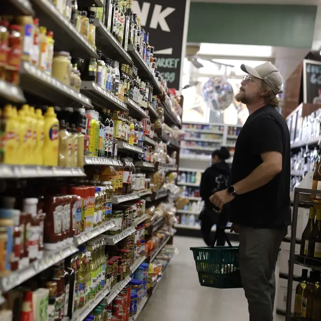 Here's how many Americans are cutting their food costs