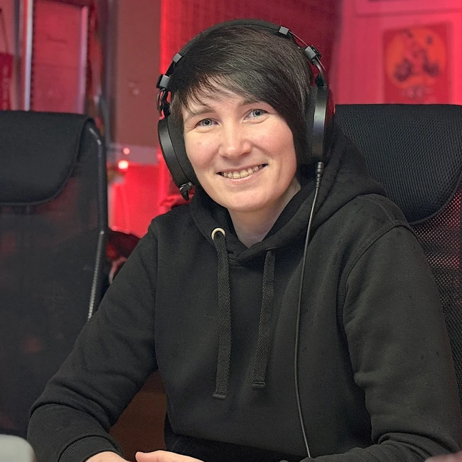 О женском мотоциклизме, путешествиях, приключениях и многом ещё рассказывает мотопутешественница Арина Гусева.