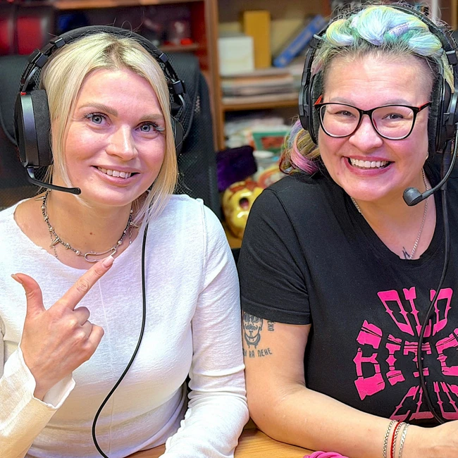 Екатерина Мартынова («RClub») и Светлана Шелкановцева (объединение «Old Bitch Club») на МОТОРАДИО.