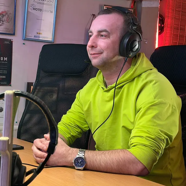 О философии увлечения ретро-мотоциклами рассказывает гость студии Антон Ефанов.