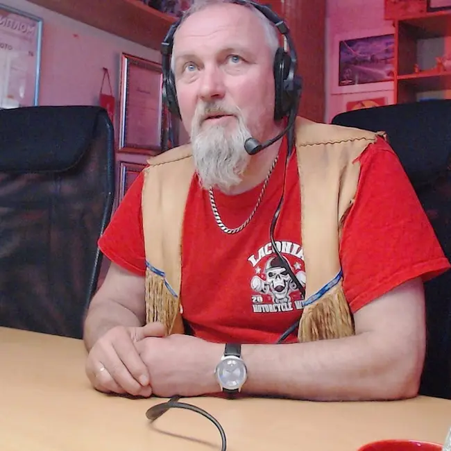 Конфликты на дорогах и жизнь в мотомастерской.