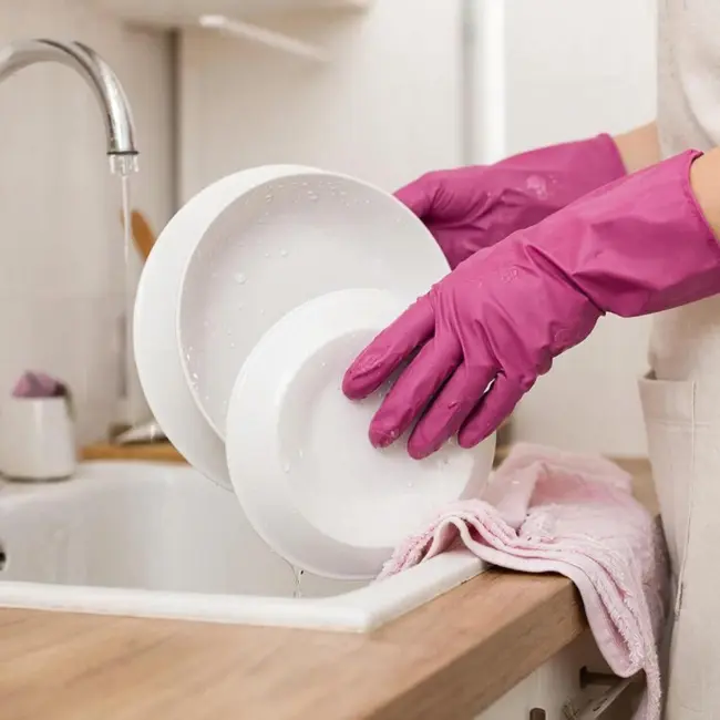 Привычка  N 27. Мыть посуду только в резиновых перчатках