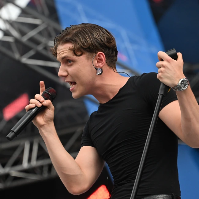 Главный музыкальный герой 2025 год Ваня Дмитриенко выпустил новый дуэт. Без Ани Пересильд