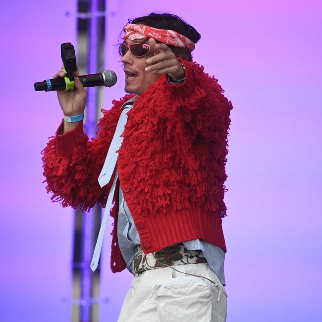 Антоха МС вместе с «Дюной» передал всем «Привет с большого бодуна»