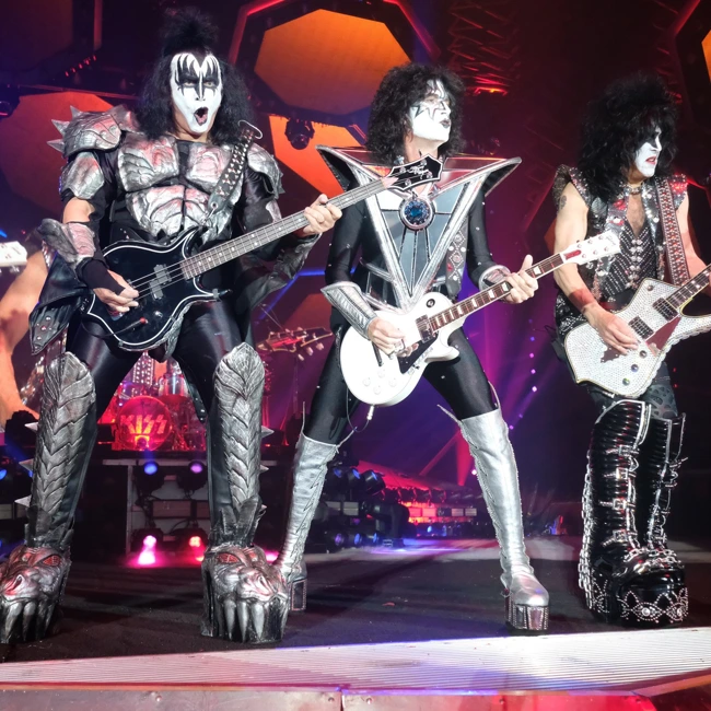 46 лет главному хиту группы Kiss «I Was Made For Lovin' You»