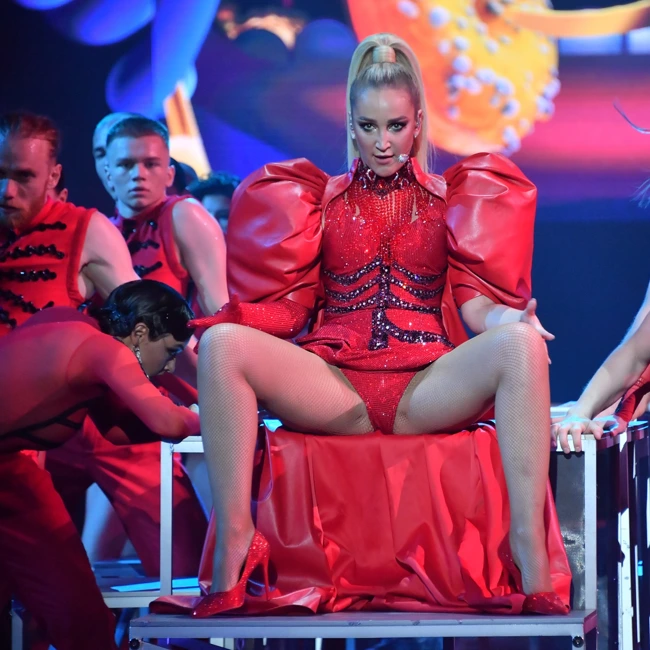 Ольга Бузова удивилась своему дуэту с Кологривым