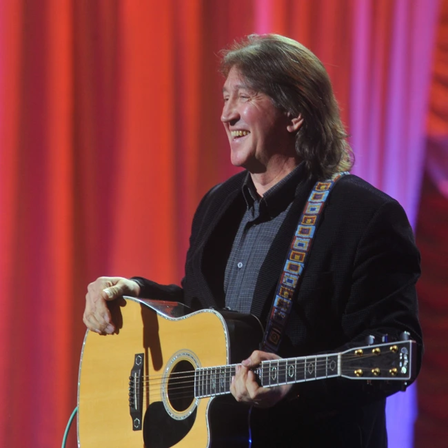 «Крепитесь, люди, скоро лето»: вспоминаем главные хиты Олега Митяева