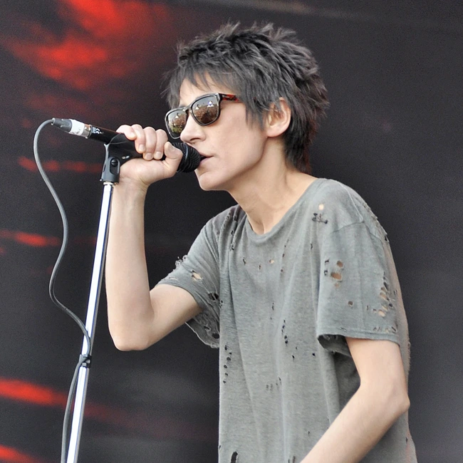 Обсуждаем новую песню иноагента Земфиры «SDCH»