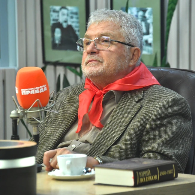 Юрий Поляков - о том, как чуть не закрыл «Комсомолку», отказался жать руку Горбачеву и послушал пришельца с «того света»