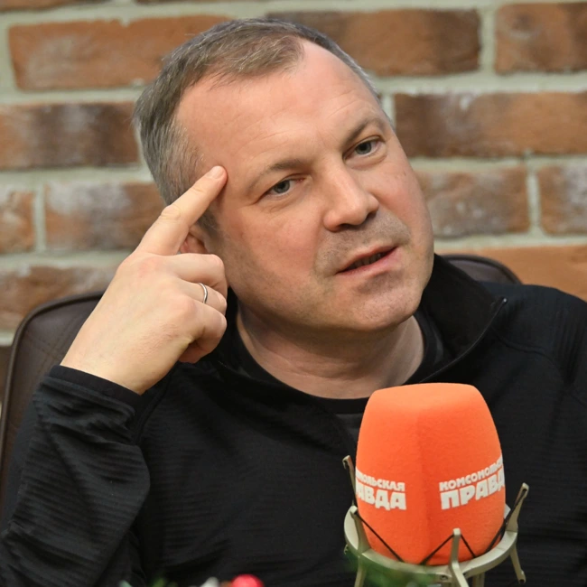 Евгений Попов: Зеленский ведёт себя так нагло, потому что ему ничего не угрожает