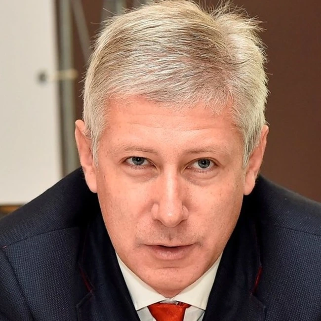 А. Селиваненко. На траве - решает приём