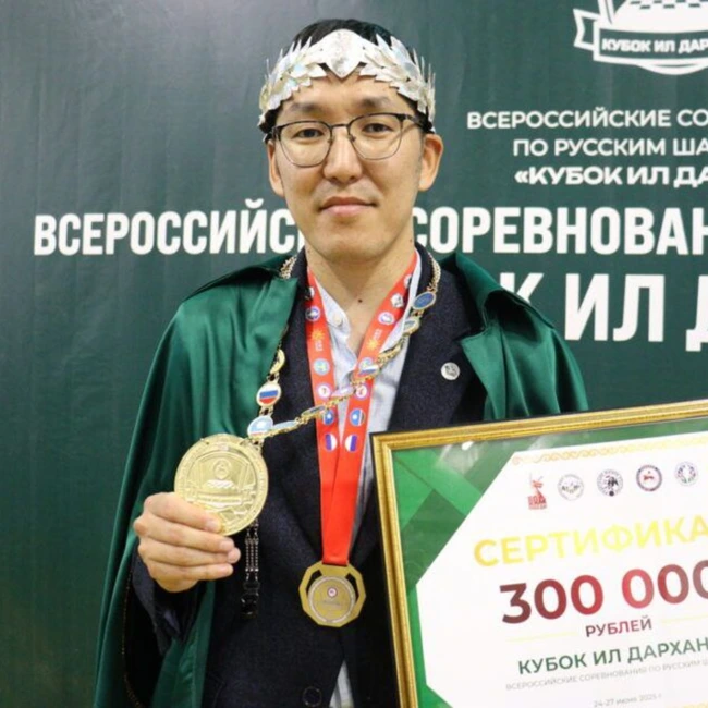 Н. Стручков. Сохранили награды дома