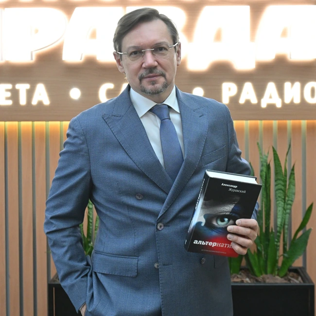 Новый роман «Альтернатива: 2034 год. Россия созывает новую Ялтинскую конференцию с президентом США Илоном Маском»